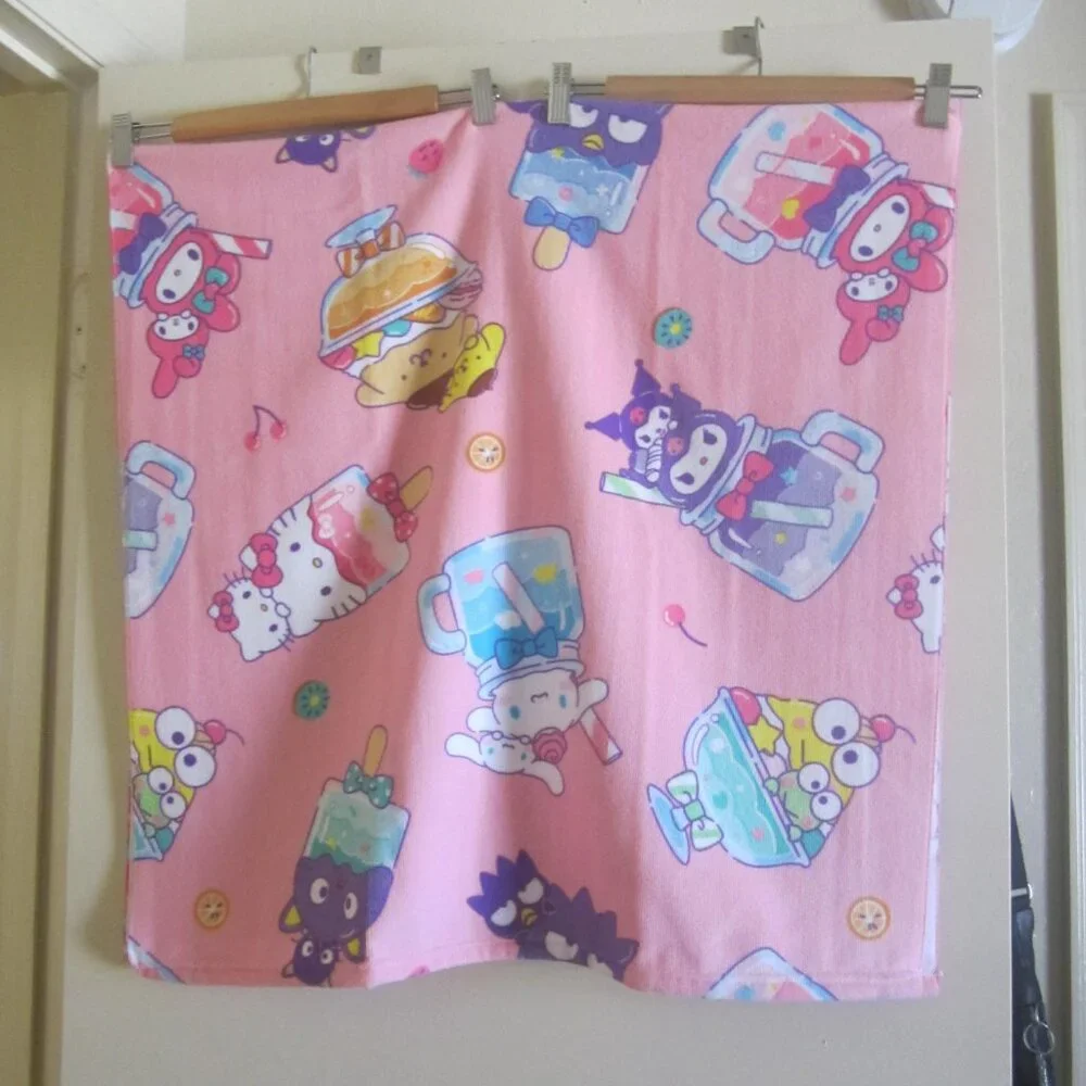 Hello Kitty & Friends Sanrio Beach Towel Pink